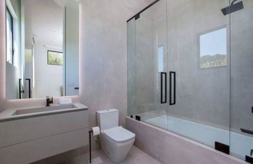 Ultra-Luxurious BH Estate with Pool, Theatre, Views - Foto 38