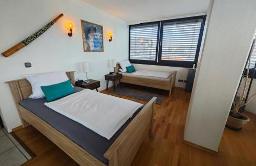 Im Herzen von Wiesdorf- Blick auf das BAYER-KREUZ -Appartement mit 2 Schlafzimmern & 3 Betten-für 4 Personen -Zentral gelegen - Friedrich Ebert Platz 5a , 4te Etage -kein Aufzug -Lift- Dachterrasse und Sauna - Kaution Pflicht - - Foto 30