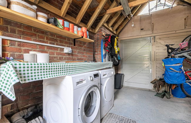 Chic and Colourful Family Home by Underthedoormat - Foto 49