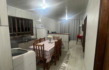 Casa inteira em terreno individual, pet friendly, vaga para 3 carros, wifi, home office - Foto 16