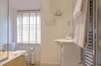 Alexandra Cottage Apartments - Photo 10