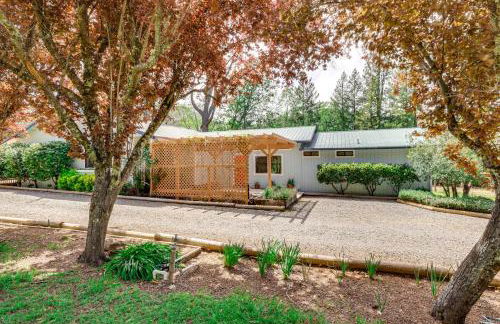 Pool and Deck Wine Country Hideaway in Middletown! - Foto 26