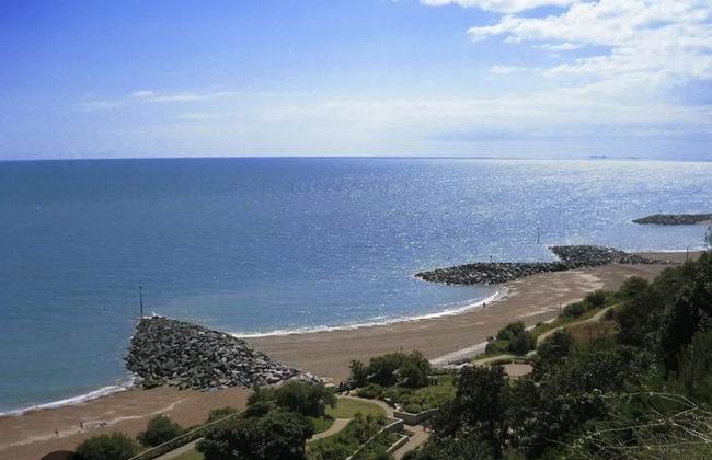 Folkestone - 1BR Apartment - Sauna - Pet Friendly - Foto 10
