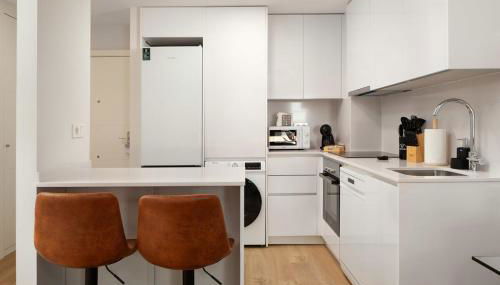 Your Sunny Retreat! Modern apt steps to the beach - Foto 3