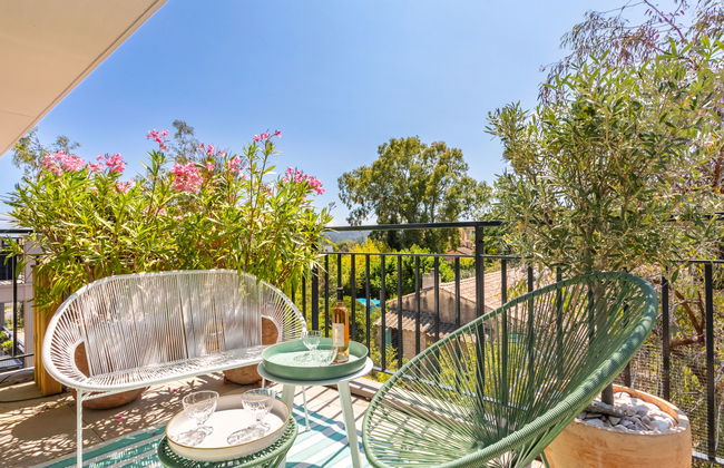 2 bedroom Apartment in Bormes-les-Mimosas with swimming pool and garden - Photo 1