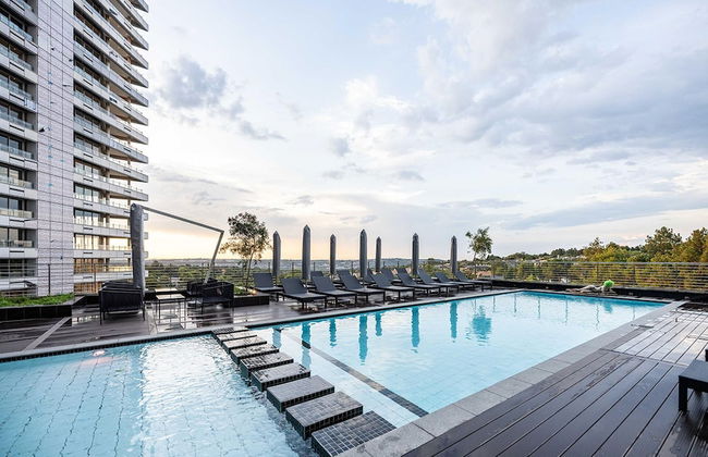 Luxury Apartment Sandton / no Loadshedding / Dstv - Photo 1