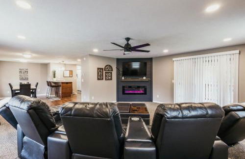 Indoor Hot-Tub! Spacious & Updated MQT Township Home! - Photo 11
