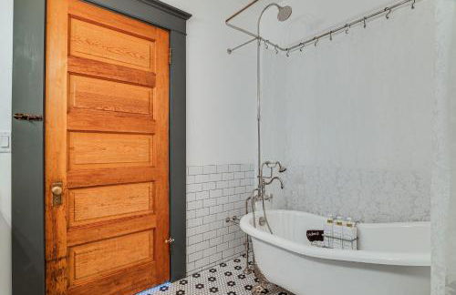 Florence Vacation Rental with Rooftop Deck! - Photo 19