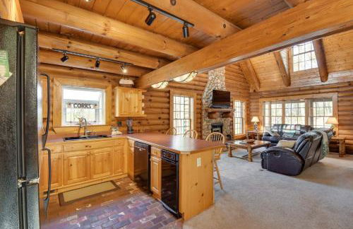 Family Getaway Georgia Cabin with Outdoor Hot Tub - Foto 8