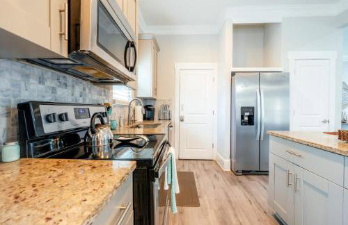 Renovated, Pet friendly, Yard, 2 Miles to Downtown - Photo 14