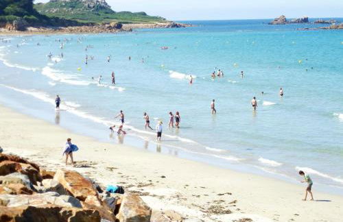 Cottage in Plougasnou Near Stunning Beaches - Photo 36