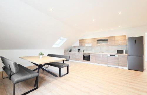 Tolstov Apartments - 5 Room Apartment - Balcony - Kitchen - Washing machine - next to Cologne - Foto 3