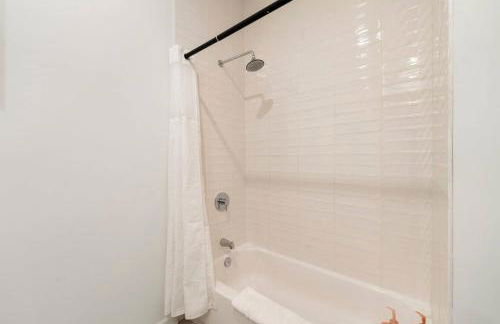Stylish 3BR Gem in Prime Location - Foto 20