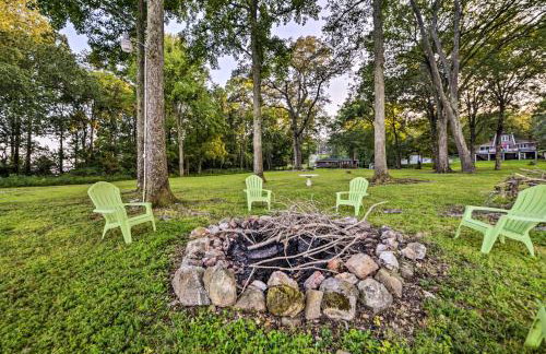 Charming Lakefront Home with Grill and Fire Pit! - Foto 25