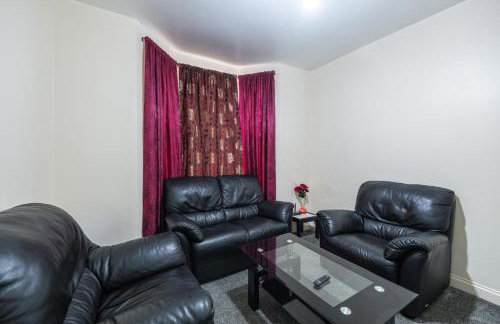 House - Sleeps 8 - Garden - Short Walk to Station - Foto 13