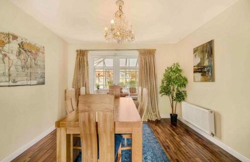 Spacious 4 Bedroom Warrington House with Free Parking Perfect for Contractors, Families and Business Guests - Foto 23