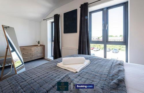 Luxury Retreat For 10 Short Lets & Serviced Accommodation Manchester with Hot Tub and Spacious Garden - Foto 17