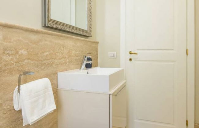 Luxury 3 Bedrooms Near Duomo - Photo 23