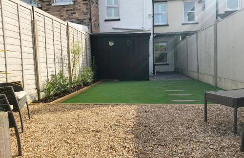 Emerson House, dog friendly with log burner close to waters edge and harbour - Photo 22