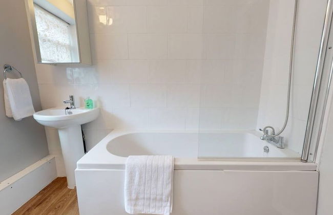 Stayzo 2BR House Accommodation in Peterborough - Foto 8