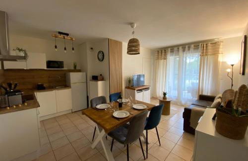 Escapade Uzétienne Cœur de ville et Parking - Foto 11