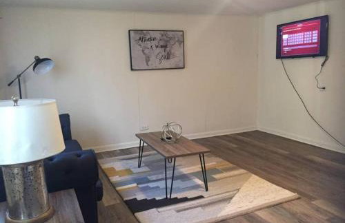 Walk to Hospital, Heart of Cville, Fenced backyard - Foto 4