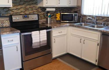 Lovely 3-bedroom rental unit with free parking! - Photo 14