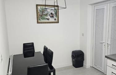 Superb 3 Bed Home Away from Home in Glasgow, just off M8 with free parking - Foto 24