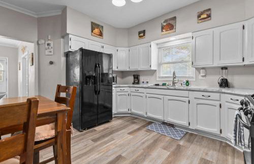 Central Oshkosh Stay - Walk to Lake and Downtown - Foto 14