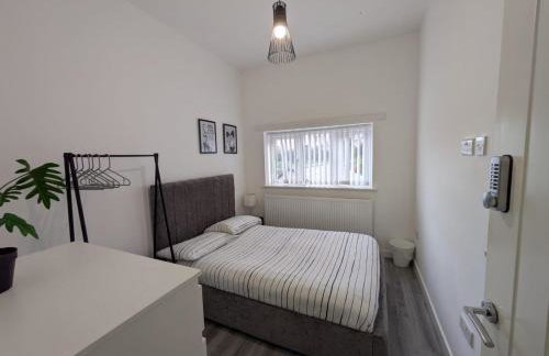6 bedroom 6 Ensuite 1 min to M6 Jct 9 15 min to Bham - Foto 15