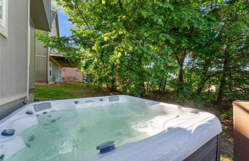Hickory Hideaway with Communal Pool Access - Photo 3
