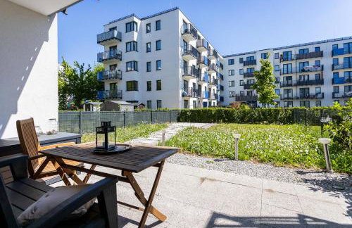 Elegant apartment with private garden, AC and garage, near airport - Photo 2