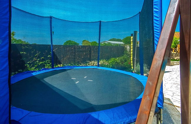 Perfect for Children, Garden With Pool, Playground and Walk in Whirlpool - Foto 11