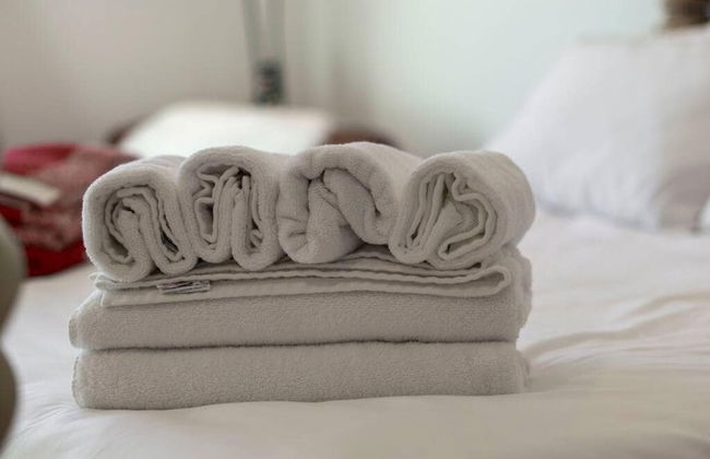 Luxurious Ontario Townhouse Ideal Family Retreat - Photo 17