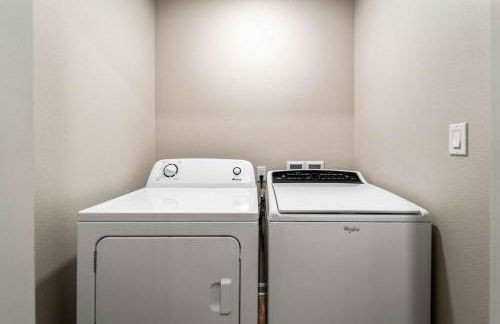 Spacious 5BR Family Home Near ISU & Attractions - Foto 35