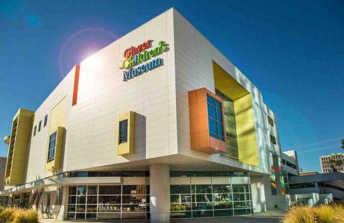 Chic Bungalow Apartment steps from Armature Works & Downtown Riverwalk - Foto 4