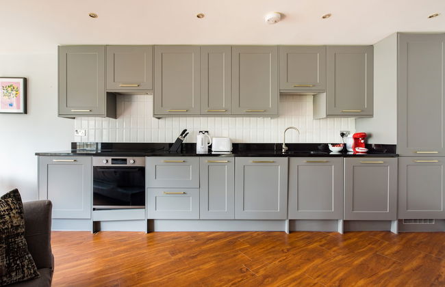 Spacious 2 Bed - Battersea High Street - Photo 10