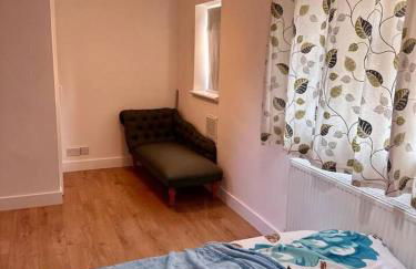 3 Bed House Sleeps 8 -Near Heathrow -Free Parking - Foto 21