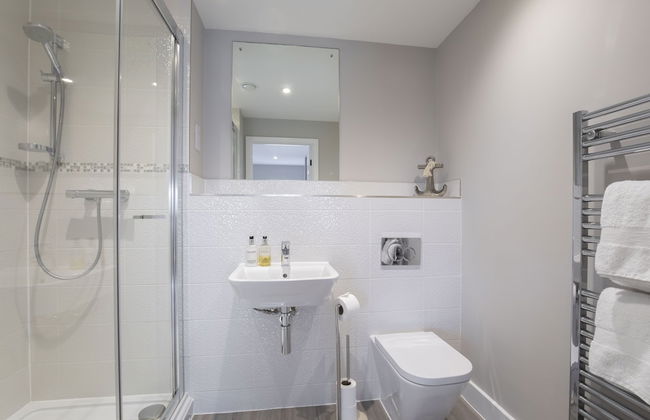 Elliot Oliver - Luxury 3 Bedroom Town Centre Apartment With Parking - Photo 18