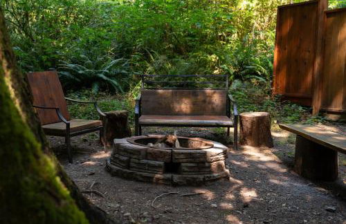 North Cascades Glamping with Hot-tub and Outdoor Kitchen - Foto 21