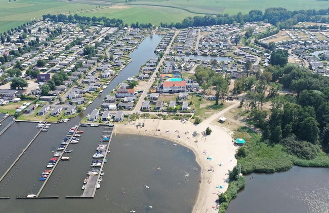 Well-kept Chalet on the Water - Foto 33