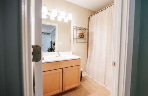 Cozy Cottage - Walk to Campus, Stadium, Downtown - Foto 23