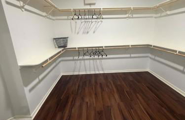 Luxury Lakefront 4BR - Corporate & Extended Stay Friendly - Foto 78