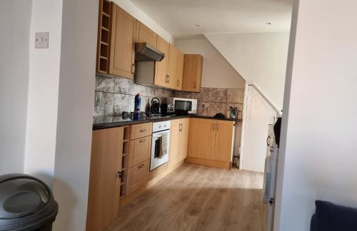 Entire 3 bedroom home with Parking in Welling, London, UK - Photo 67