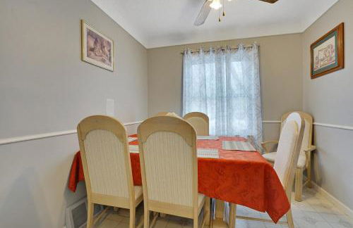 Super Cute & Cool Home with 65Inch TV 2Baths 4 Bedrooms 2King Beds BBQ Grill Fenced Backyard - Foto 27