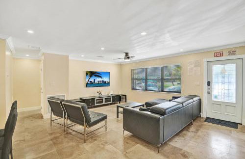 Deluxe Home Heated Pool & Jetted Tub near Beach - Foto 8