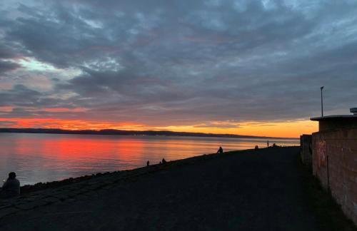 Beautiful modern sea-side apartment in the city - Foto 24