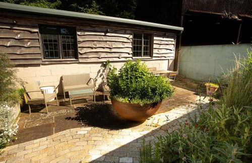 The Organic Cotswolds Cowshed - Photo 21