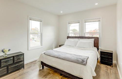 Walk to River, Parks and Dining Family Home with Yard - Foto 19