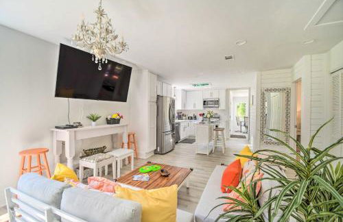 Riverside New Magnolia Springs Home with Dock, Beach - Foto 4